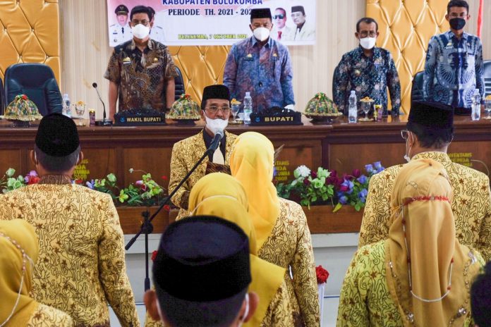 FOTO: Bupati dan Wakil Bulukumba menghadiri pelantikan Pengurus Asosiasi Pengawas Sekolah Indonesia (APSI) Kabupaten Bulukumba periode 2021-2026, di Ruang Pola Kantor Bupati. Kamis, (7/10/2021).