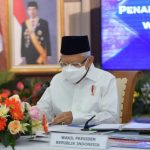 Percepat Penanggulangan Kemiskinan Ekstrem, Pemerintah Berikan Tambahan Bansos Tunai di Kabupaten Prioritas FOTO: Wapres Ma’ruf Amin memimpin Rakor Penanggulangan Kemiskinan Ekstrem di Jateng, Kamis (7/10/2021). (Foto: BPMI Setwapres)