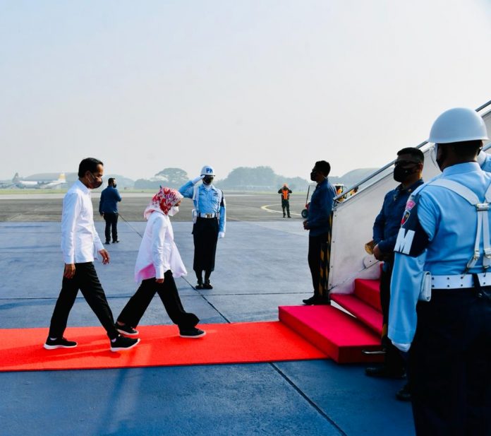 FOTO: Presiden didampingi Ibu Negara Iriana Joko Widodo, Jumat (08/10/2021) pagi, bertolak menuju Provinsi Bali dalam rangka kunjungan kerja. (Foto: BPMI Setpres/Laily Rachev)