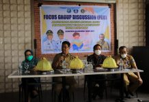 Tingkatkan Minat Baca Masyarakat, Dinas Pendidikan Kabupaten Bulukumba Gelar FGD FOTO: Wakil bupati Bulukumba Focus Group Discussion (FDG) terkait Penyusunan Rencana Induk Pengembangan Literasi Masyarakat Tahun 2021-2025 di Wow Cafe & Bakery, Senin (11/10/2021)