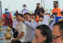 AIA: Proyek Pembangunan Rel Kereta Api Maros-Pangkep Harus Segera Diselesaikan! FOTO: Wakil Ketua Komisi V DPR RI Andi Iwan Darmawan Aras saat memimpin Tim Kunker Komisi V DPR RI ke kota Makasar, Sulawesi Selatan, Senin (11/10/2021). Foto: Tari/Man