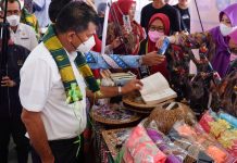 Gerakan Indonesia Membaca Dicanangkan di Bulukumba FOTO: Bupati H.A. Muchtar Ali Yusuf mencanangkan Gerakan Indonesia Membaca yang berlangsung di Aula Sanggar Kegiatan Belajar (SKB) Taccorong. Rabu, (13/10)