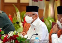 Wapres Pimpin Rakor Percepatan Penanggulangan Kemiskinan Ekstrem di Maluku FOTO: Wakil Presiden (Wapres) Ma’ruf Amin pimpin Rakor Percepatan Penanggulangan Kemiskinan Ekstrem di Maluku, Rabu (13/10/2021), di Kantor Gubernur Maluku, Ambon. (Foto: BPMI Setwapres)