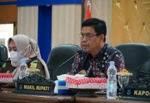 Inspektorat Bulukumba Evaluasi Penerapan PPKM Dan Serapan APBD 2021 FOTO: Wakil bupati H.Andi Edy Manaf dan Inspektorat Daerah Bulukumba Laksanakan Rapat Monitoring Evaluasi Penerapan PPKM Dan Serapan APBD 2021. Kamis, (14/10/2021)