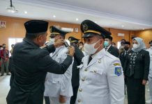 Bupati Andi Utta Lantik Puluhan Pejabat Eselon III Dan IV dan Pengawas FOTO: Bupati Bulukumba J. Muchtar Ali Yusuf atau Andi Utta saat lantik puluhan pejabat Eselon III Dan IV dan Pengawas. Jumat, (14/10) di ruang Pola kantor bupati.