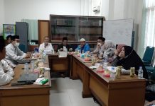MUI Sulsel Persiapkan Mukerda serta Pengukuhan Pengurus Periode 2021-2026 FOTO: Rapat persiapan pengukuhan dan musyawarah kerja daerah Majelis Ulama Indonesia Sulawesi Selatan berlangsung di lt.1 Masjid Raya Makassar. Jum'at sore, (15/10/2021).