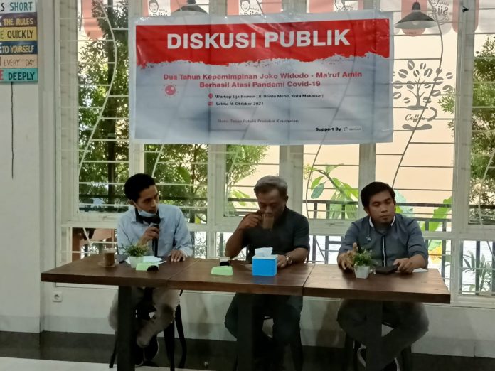 FOTO: Dekan Fakultas Ilmu Sosial dan Ilmu Politik Unibos Arief Wicaksono (Tengah) dalam diskusi publik bertajuk 