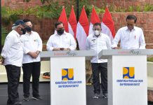 Resmikan Penataan Sejumlah Kawasan di Labuan Bajo, Presiden: Siapkan untuk Ajang Internasional FOTO: Presiden Joko Widodo saat meresmikan penataan Kawasan Puncak Waringin, Kawasan Batu Cermin, dan delapan ruas jalan di Labuan Bajo, NTT, Kamis (14/10/2021). (Foto: Humas Setkab/Rahmat)