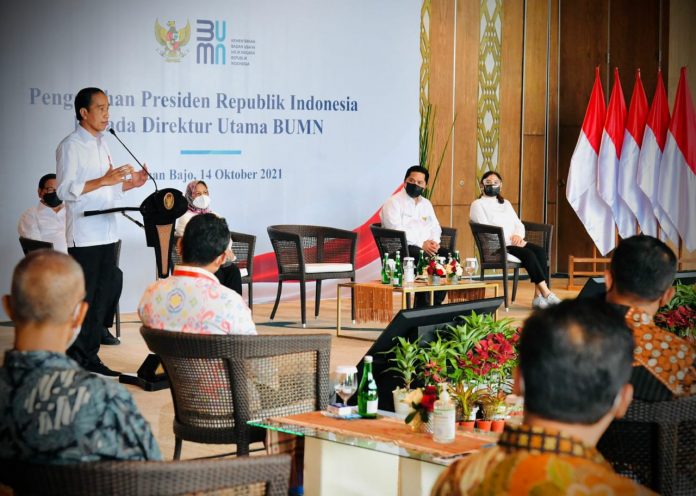 FOTO: Pengarahan Presiden Joko Widodo kepada para direktur utama BUMN, di Ballroom Hotel Meruorah Komodo, Kabupaten Manggarai Barat, Nusa Tenggara Timur, Kamis (14/10/2021). (Foto: BPMI Setpres/Laily)