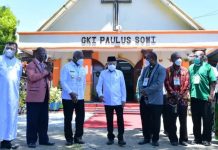 Dihadapan Pemuka Agama, Wapres: Pemerintah Ingin Majukan Papua Melalui Pendidikan FOTO: Wapres Ma’ruf Amin saat melakukan pertemuan dengan para Tokoh Agama dari Majelis-Majelis Agama Papua Barat di GKI Paulus Sowi, Manokwari, Jumat (15/10/2021). (Foto: BPMI Setwapres)