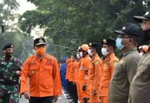 VIDEO: BMKG Ingatkan Soal Bencana Hidrometeorologi, La Nina Sampai Februari 2022 FOTO: Gubernur Jawa Barat Ridwan Kamil lakukan Apel siaga dalam menghadapi bencana tanggap darurat. Dalam musim penghujan potensi badai La Nina, banjir dan longsor beberapa waktu lalu.