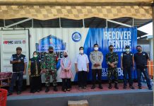 Kegiatan Vaksinasi, 402 Warga Masyarakat Kelurahan Mappala Makassar Telah Menerima Vaksin COVID-19 FOTO: Agusnawati .ST.MM, Lurah Mappala, Serka R.Hendrik, Babinsa Kelurahan Mappala, Umar Zulkarnain SH.MH., Binmas Mappala, Serta seluruh RT-RW di Kelurahan Mappala.
