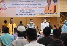 Marak Anjal dan Gepeng, Wahab Tahir: Pemkot Makassar Harus Ambil Tindakan Tegas FOTO: Anggota DPRD Kota Makassar, Abd Wahab dan Pejabat Pemkot Makassar dari Dinas Sosial, Dinas Perhubungan dan Satpol PP, saat melakukan sosialisasi peraturan daerah (perda) nomor 2 tahun 2008, tentang Pembinaan Anak Jalanan, Gelandangan Pengemis dan Pengamen di Kota Makassar, di Hotel Pessona, Rabu (22/10)