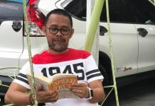 Launching Komunitas Guru Literat, Hadirkan Tokoh Penerima Nugra Jasadharma Pustaloka FOTO: Bachtiar Adnan Kusuma, tokoh Penerima Nugra Jasadharma Pustaloka Perpustakaan Nasional Republik Indonesia sekaligus Penggagas Perpustakaan Lorong Kota Makassar pada Minggu 24 Oktober 2021.