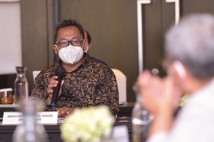 FOTO: Deputi Bidang Polhukam, Setkab, Purnomo Sucipto pada DKT “Konvergensi Pers dan Transformasi Digital (Publishers’ Rights)”, Kamis (21/10/2021), di Jakarta. (Foto: Humas Setkab/Agung)