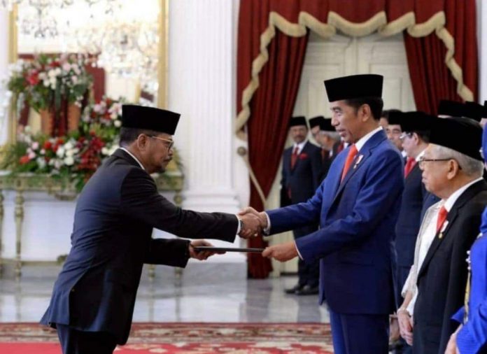 FOTO: Paling Kiri, Dr. H. Syahrul Yasin Limpo, S.H., M.Si., M.H. adalah Menteri Pertanian Indonesia ke-28 yang menjabat sejak tanggal 23 Oktober 2019 di Kabinet Indonesia Maju Periode 2019-2024.