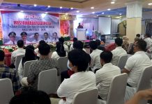 Buka Musda KADIN Wajo, Bupati Amran: Kembangkan Potensi Ekomoni Butuh Kolaborasi dengan Pengusaha FOTO: Musyawarah Kamar Dagang dan Industri (KADIN) Kabupaten Wajo Masa Bakti 2021 - 2021 Resmi dibuka oleh Bupati Wajo, Amram Mahmud, juga turut dihadiri Wakil Bupati Wajo, Amran SE, berlangsung di Mall Sallo, Minggu (24/10/2021).