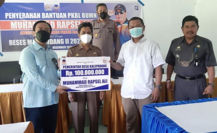 FOTO: Anggota DPR RI Rapsel Ali melakukan Reses di Kepulauan Selayar. Kegiatan berpusat di Desa Kalepadang, Kecamatan Bontosikuyu didampingi langsung oleh Wakil Bupati Kepulauan Selayar, H. Saiful Arif.