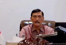 Pemerintah Ingatkan, Waspadai Peningkatan Kasus COVID-19 di 105 Kabupaten-Kota FOTO: Menko Marves Luhut Binsar Pandjaitan dalam keterangan pers usai Ratas mengenai Evaluasi PPKM, Senin (25/10/2021) sore. (Sumber: Tangkapan Layar YouTube Sekretariat Presiden)
