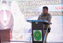 Bupati Hadiri Acara Pengantar Alih Tugas Ketua Pengadilan Negeri Bulukumba FOTO: Bupati Bulukumba H. A. Muchtar Ali Yusuf, saat menyampaikan apresiasi atas dedikasi dan pengabdian Khoiruman Pandu saat menjabat sebagai Ketua PN Bulukumba. Selasa, (26/10)