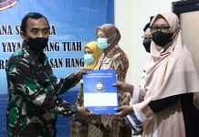 Yayasan Hang Tuah Kembali Gelontorkan Sumbangan Kesejahteraan Bagi Guru Dan Karyawan Pengurus Pusat Yayasan Hang Tuah Kembali Gelontorkan Sumbangan Kesejahteraan Bagi Guru Dan Karyawan, Surabaya. Kamis, (28/10).