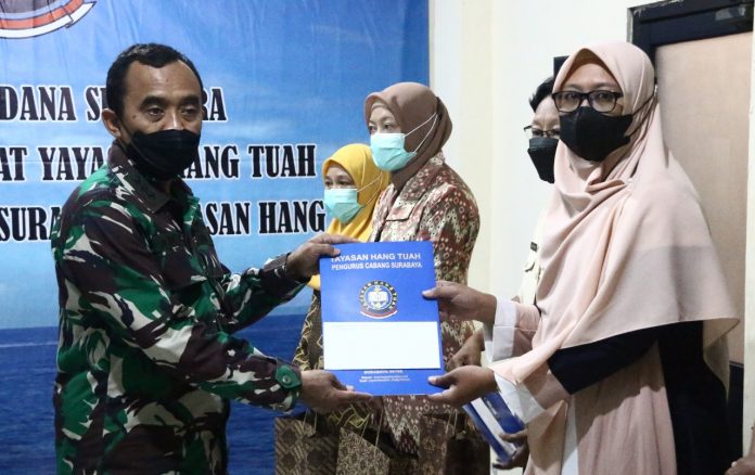 Pengurus Pusat Yayasan Hang Tuah Kembali Gelontorkan Sumbangan Kesejahteraan Bagi Guru Dan Karyawan, Surabaya. Kamis, (28/10).