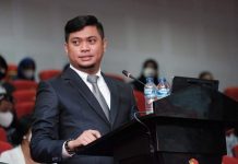 Pengamat Minta KPU Cari Disertasi Adnan Sebelum Susun PKPU Pencalonan Pilkada FOTO: Bupati Gowa Adnan Puritcha Ichsan saat mengikuti ujian promosi doktor berlangsung di Baruga Prof DR H Baharuddin Lopa S.H Fakultas Hukum Unhas, di Jl Perintis Kemerdekaan, Kecamatan Tamalanrea, Makassar, Kamis (28/10/2021) pagi.