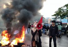 Peringati Hari Sumpah Pemuda, Perhimpunan Pergerakan Mahasiswa Lakukan Aksi Unjuk Rasa FOTO: Haerani Arifin kader Perhimpunan Pergerakan Mahasiswa (PPM) saat melakukan orasi nya di Makassar dalam rangka memperingati hari sumpah pemuda ke 93 tahun. Kamis, (28/10)