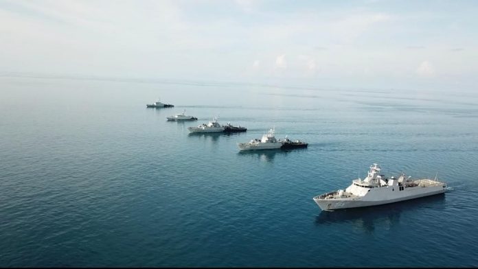 FOTO: Latihan Operasi Amfibi 2021 (Latopsfib-21) di Perairan Dabo Singkep Kepulauan Riau pada pekan silam. Pasalnya kapal perang dari unsur Satuan Kapal Eskorta Koarmada II 