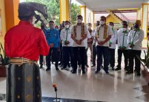Dihadapan Bupati Gowa ini Harapan Rachmat Sasmito untuk Pemuda Tani HKTI Gowa FOTO: Paling kiri, Bupati Gowa Adnan Purichta Ichsan dan Rachmat Sasmito, Pemuda Tani HKTI Sulawesi Selatan melantik pengurus daerah kabupaten gowa di di Balai Besar Pelatihan Pertanian (BBPP) Batangkaluku, Sabtu (30/10).
