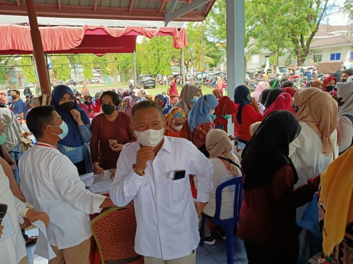 FOTO: Kegiatan vaksinasi yang digelar DPC Partai Gerindra Pangkep. Jumat, (29/10)