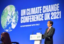 Presiden Jokowi Sampaikan Komitmen Indonesia dalam Penanganan Perubahan Iklim di COP26 FOTO: Presiden Joko Widodo berpidato pada KTT Pemimpin Dunia tentang Perubahan Iklim atau COP26, di Glasgow, Senin (01/11/2021). (Foto: BPMI Setpres/Laily Rachev)