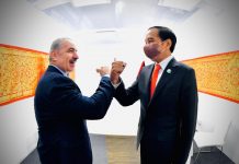 Bertemu PM Shtayyeh, Presiden Jokowi Tegaskan Komitmen Indonesia Dukung Perjuangan Palestina FOTO: Presiden Joko Widodo melakukan pertemuan bilateral dengan PM Palestina Mohammad Ibrahim Shtayyeh, di sela-sela KTT Pemimpin Dunia COP26, di Scottish Event Campus, Glasgow, Skotlandia, Senin (01/11/2021). (Foto: BPMI Setpres/Laily Rachev)