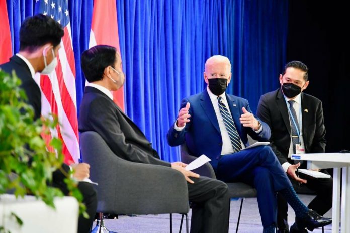 IMG-20211102-WA0045 FOTO: Presiden Joko Widodo bertemu dengan Presiden Amerika Serikat Joe Biden membahas penguatan kerja sama Indonesia-Amerika Serikat di Scottish Event Campus (SEC), Glasgow, Skotlandia, Senin (1/11) waktu setempat.