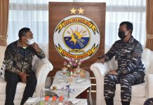 Bahas Serbuan Vaksinasi di Wilayah Pacitan, Pangkoarmada II Terima Bupati Pacitan FOTO: Kiri Bupati Pacitan, Indrata Nur Bayuaji, S.S., saat berkunjung ke Pangkoarmada II diterima Pangkoarmada II Laksda TNI Dr. Iwan Isnurwanto, SH., M.A.P, M.Tr.(Han) didampingi Asops Pangkoarmada II, Aspotmar Koarmada II dan Kadiskes Koarmada II. Senin, (1/11)