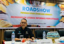 Moh Hasan Buka Roadshow Minat Baca, BAK Bedah The Key Habits FOTO: Bachtiar Adnan Kusuma narasumber Roadshow Minat Baca, di Hotel Arthama Makassar. Rabu, (3/11)