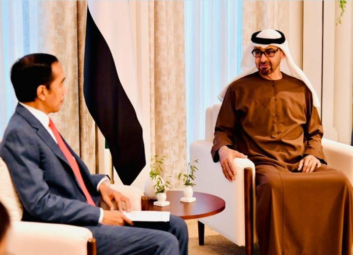 FOTO: Presiden Jokowi dan Pangeran MBZ melakukan pertemuan bilateral di Istana Al-Shatie, Abu Dhabi, PEA, Rabu (03/11/2021). (Foto: BPMI Setpres/Laily Rachev )