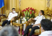 Bupati Bulukumba Temui Plt Gubernur Sulsel, Bahas Rencana Pembangunan Bandara Wisata Bira FOTO: Kiri, Bupati Bulukumba Muchtar Ali Yusuf saat diterima Plt Gubernur Sulsel Andi Sudirman Sulaiman di kantor Gubernur Jl. Urip Sumihardjo kota Makassar. Rabu, (3/11)