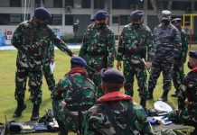 Danpusdikpel Kodiklatal Gelar Apel Kesiapan Lattek Pelayaran Gabungan Wira Jala Yudha XIV/2021 Siswa Pusdikpel FOTO: Komandan Pusat Pendidikan Pelaut Komando Pendidikan Operasi Laut Komandan Komando Pembinaan Doktrin Pendidikan dan Latihan TNI AL Kolonel Laut (P) Andike Sry Mutia, S.Sos menggelar Apel Gabungan sekaligus melaksanakan inspeksi kesiapan Lattek Pelayaran Wira Jala Yudha XIV/2021 Siswa Pusdikpel yang dilaksanakan di Lapangan Apel Sekolah Artileri (Seart) Kesatrian Kodiklatal Bumimoro Surabaya, Jumat, (5/11/2021).