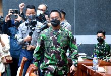 Verifikasi Rampung, Komisi I Nyatakan Dokumen Calon Panglima TNI Lengkap FOTO: Calon Panglima TNI Andika Perkasa saat memasuki ruang Komisi I DPR RI Foto: Arief/Man