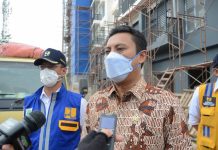 Andi Iwan Minta Pembangunan Rusun ASN Kabupaten Bogor tidak Lagi Mundur FOTO: Wakil Ketua Komisi V DPR RI Andi Iwan Darmawan Aras, saat ditemui awak media usai kunjungan kerja spesifik Komisi V DPR RI meninjau Rusun ASN di Citeureup, Kabupaten Bogor, Jawa Barat, Kamis (4/11/2021). Foto: Hira/Man