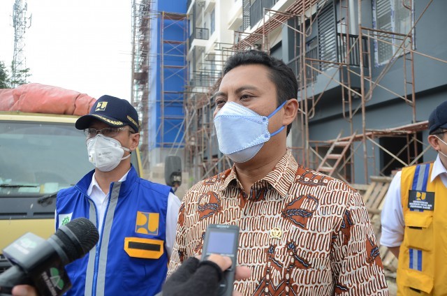 IMG-20211106-WA0034 FOTO: Wakil Ketua Komisi V DPR RI Andi Iwan Darmawan Aras, saat ditemui awak media usai kunjungan kerja spesifik Komisi V DPR RI meninjau Rusun ASN di Citeureup, Kabupaten Bogor, Jawa Barat, Kamis (4/11/2021). Foto: Hira/Man