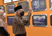 Wapres: Pembangunan di Papua Harus Selaraskan Kesejahteraan dan Keamanan FOTO: Wapres Ma’ruf Amin didampingi Ibu Wury Ma’ruf Amin mengunjungi Tugu MacArthur, di Jayapura, Papua, Sabtu (06/11/2021). (Foto: BPMI Setwapres)