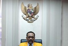 WR 3 UNM Menutup Pekan Jurnalistik LPM ESTETIKA FOTO: Prof. Dr. Sukardi Weda, Guru Besar Universitas Negeri Makassar