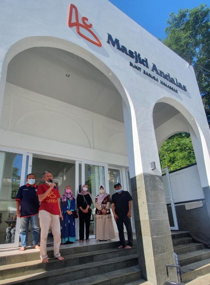 FOTO: Pengurus Masjid Andalas Bukit Baruga Gelar Sunatan Massal