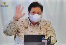 PPKM Luar Jawa-Bali Berlanjut Hingga 22 November 2021, Ini Penjelasan Pemerintah FOTO: Menteri Koordinator Perekonomian Airlangga Hartarto saat menyaàmpaikan keterang pers mengenai Evaluasi PPKM, Senin (08/11/2021). (Foto: Humas Setkab/Rahmat)