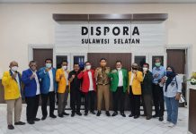 Kadis DISPORA Sulsel Menerima Audiensi Pengurus BAPOMI Sulsel FOTO: Pengurus Badan Pembina Olahraga Mahasiswa Indonesia (BAPOMI) Sulsel Audiensi dengan Kadis Dinas Pemuda dan Olahraga (DISPORA) Sulsel di Kantor DISPORA Sulsel, GOR Sudiang Makassar, pada Senin (8/11/2021).