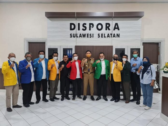 FOTO: Pengurus Badan Pembina Olahraga Mahasiswa Indonesia (BAPOMI) Sulsel Audiensi dengan Kadis Dinas Pemuda dan Olahraga (DISPORA) Sulsel di Kantor DISPORA Sulsel, GOR Sudiang Makassar, pada Senin (8/11/2021).