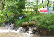 Pemerhati Lingkungan Soroti PT. Kima, Lakukan Pembiaran Limbah Industri ke Badan Sungai FOTO: Terjadi pencemaran air limbah industri di badan sungai di Jl. Kima Raya, Kelurahan Daya, Kecamatan Biring Kanaya, Kota Makassar, Provinsi Sulawesi Selatan.