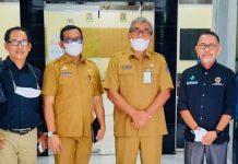 Disdik Sulsel Peringati HGN, Tokoh Literasi Usulkan Pustakawan Sekolah Diberi Penghargaan FOTO: Paling kanan, Tokoh Literasi Bachtiar Adnan Kusuma, Kedua Plt.Kadisdik Sulsel Imran Jauzi, Sekdis Hery Sumiharto dan Pejabat disdik Sulsel.